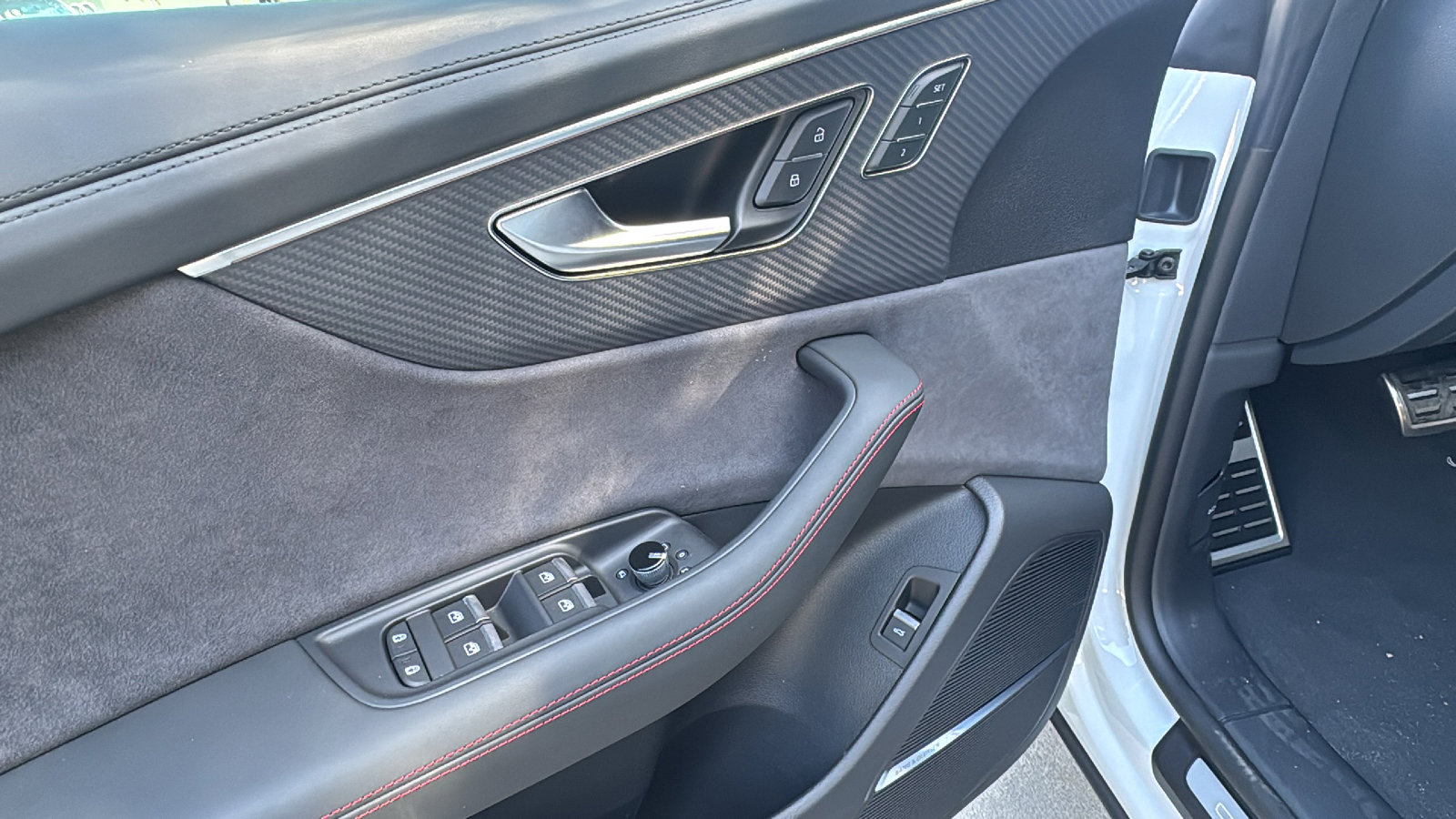 New 2026 Audi SQ8 Prestige image 13