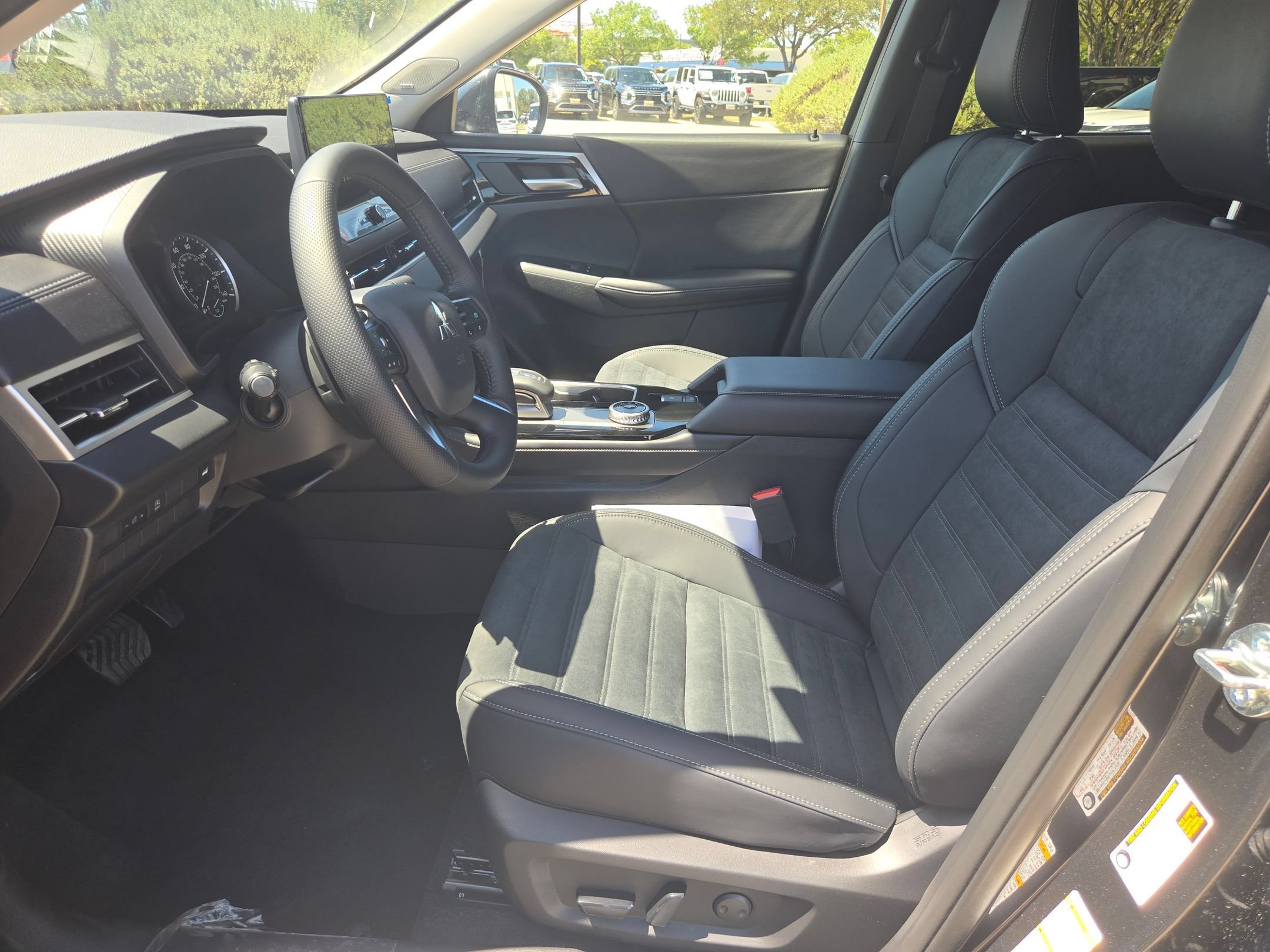 New 2026 Mitsubishi Outlander SE FWD image 8