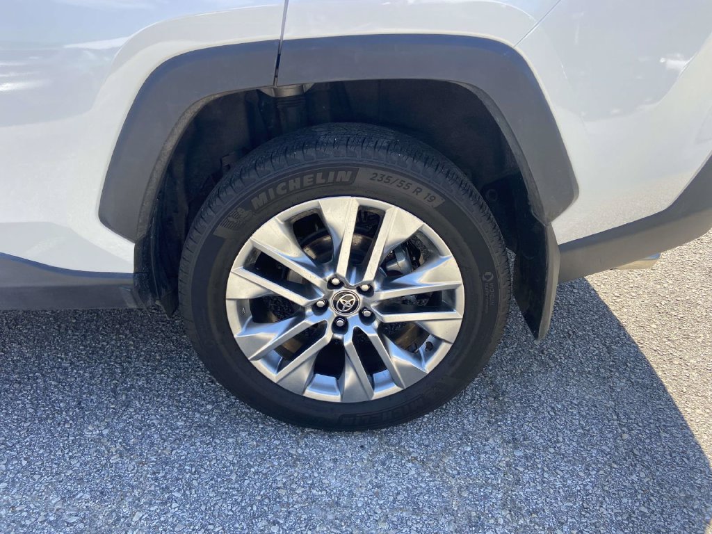 Used 2025 Toyota RAV4 XLE Premium FWD image 10