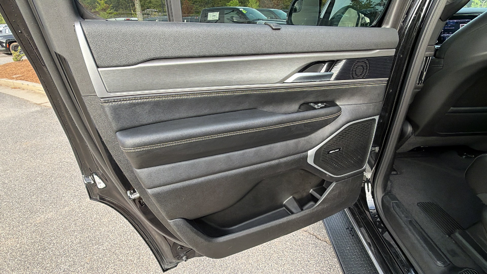Used 2025 Jeep Wagoneer 4WD w/ Convenience Group I image 24