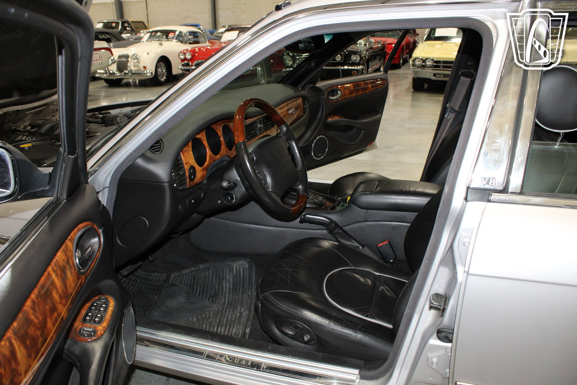 Used 2002 Jaguar XJ8 L Vanden Plas image 6