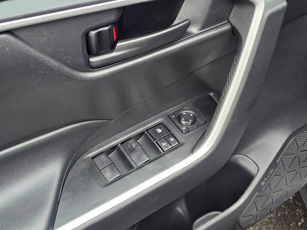 Used 2024 Toyota RAV4 LE image 22