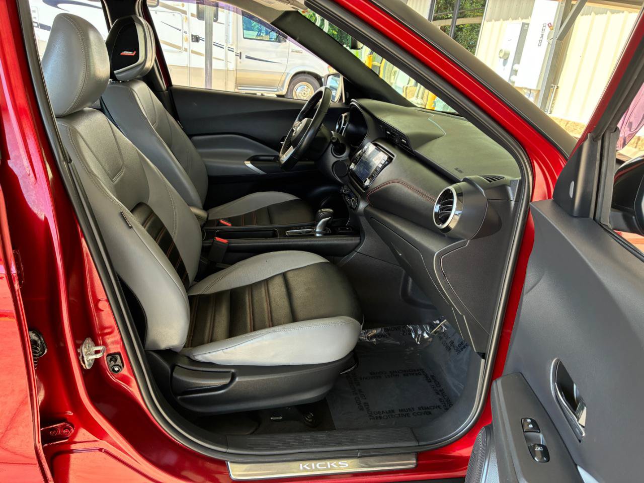 Used 2021 Nissan Kicks SR w/ SR Premium Package FWD image 14