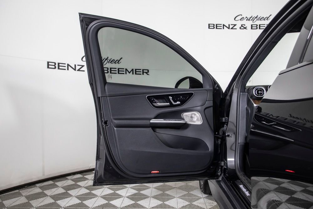 Used 2025 Mercedes-Benz GLC 300 4MATIC w/ AMG Line image 17