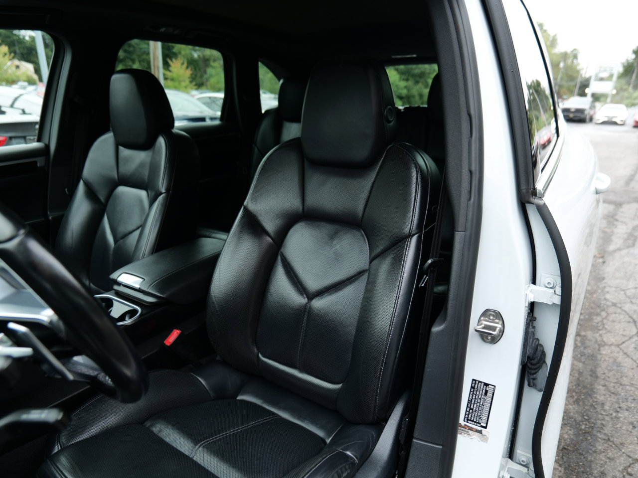 Used 2016 Porsche Cayenne image 17