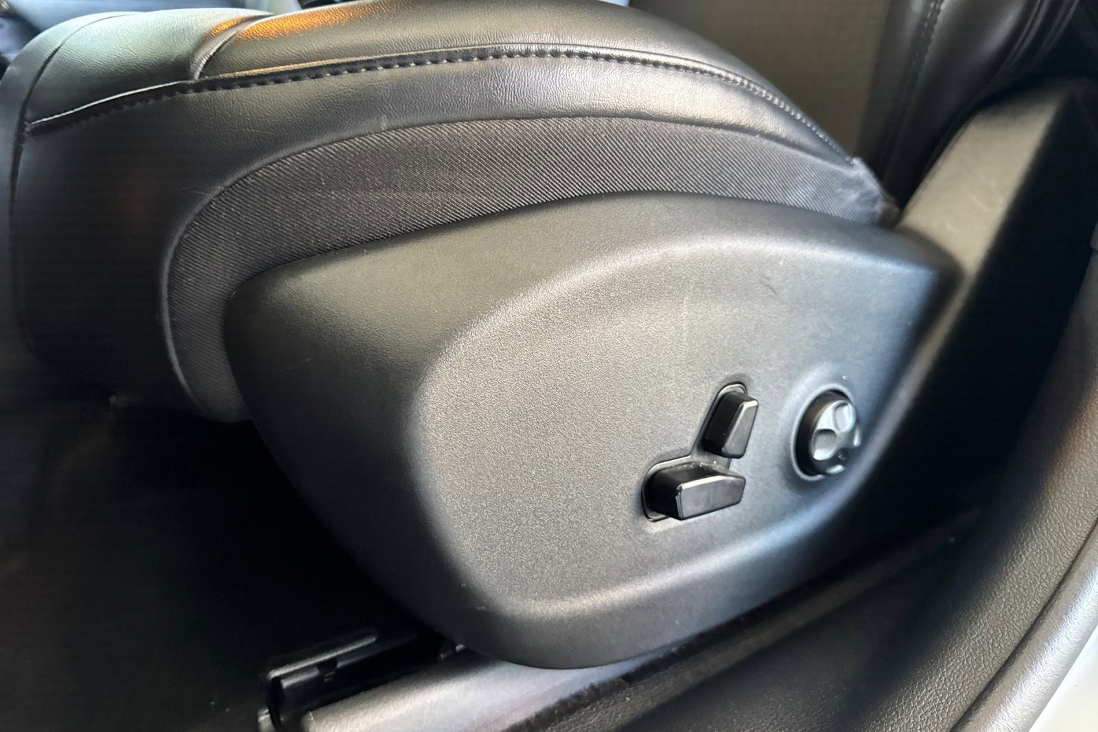 Used 2020 Jeep Cherokee Latitude Plus image 14