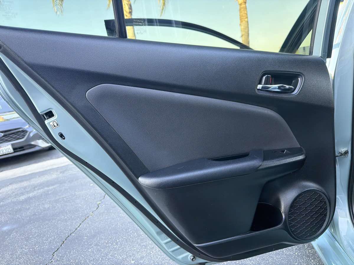 Used 2022 Toyota Prius XLE FWD image 30