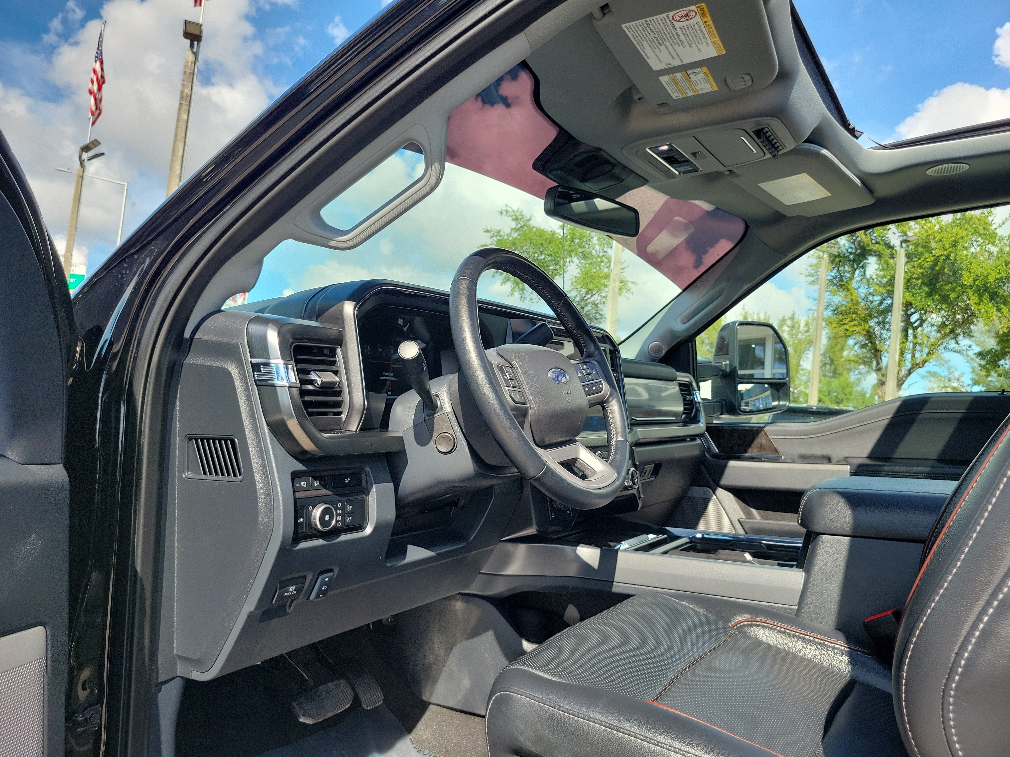 Used 2024 Ford F250 Lariat w/ Lariat Ultimate Package AWD/4WD image 9
