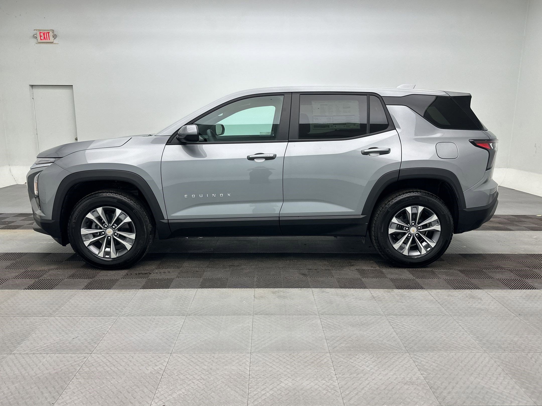 Used 2026 Chevrolet Equinox LT image 2