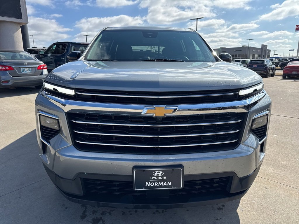 Used 2024 Chevrolet Traverse LT image 2