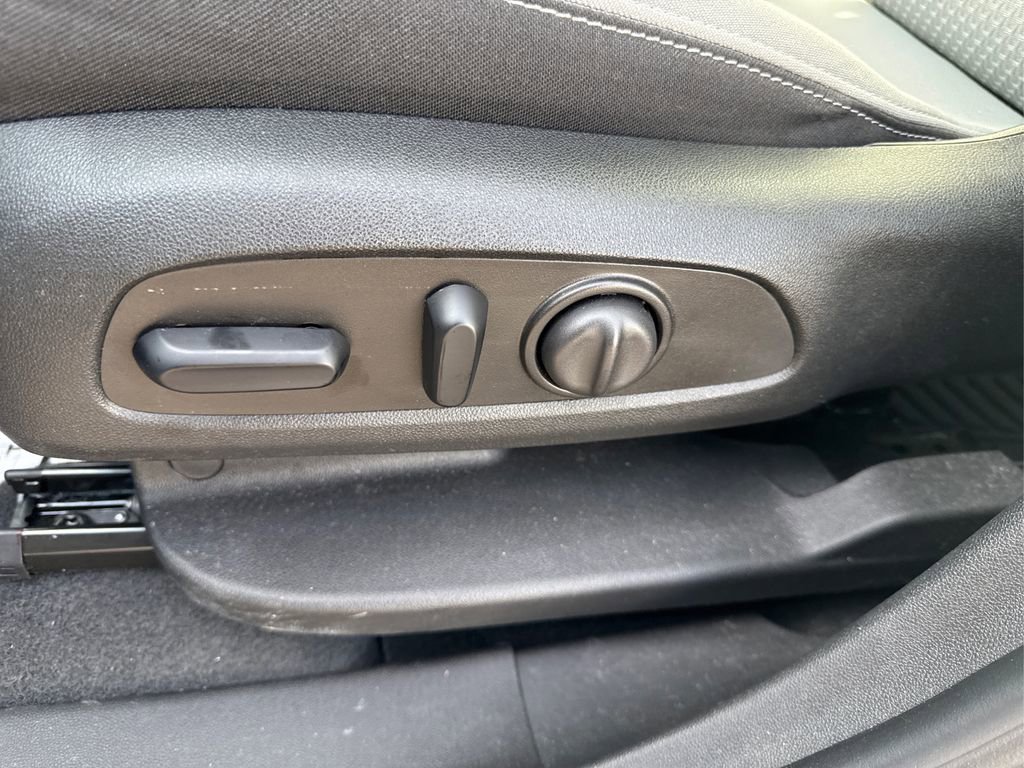 Used 2023 GMC Terrain SLE w/ Driver Convenience Package image 40