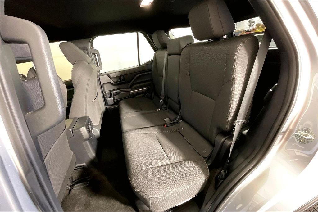 Used 2025 Toyota 4Runner SR5 AWD/4WD image 32