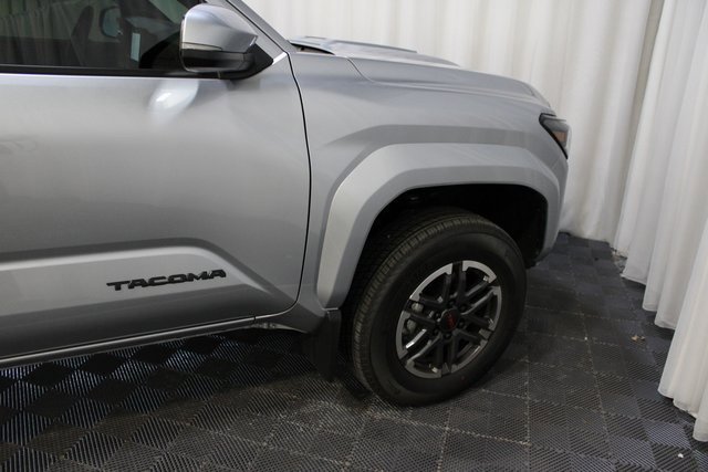 Used 2025 Toyota Tacoma Limited image 11