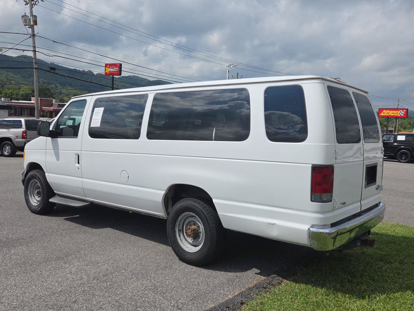 Used 2007 Ford E-350 and Econoline 350 XLT RWD image 4