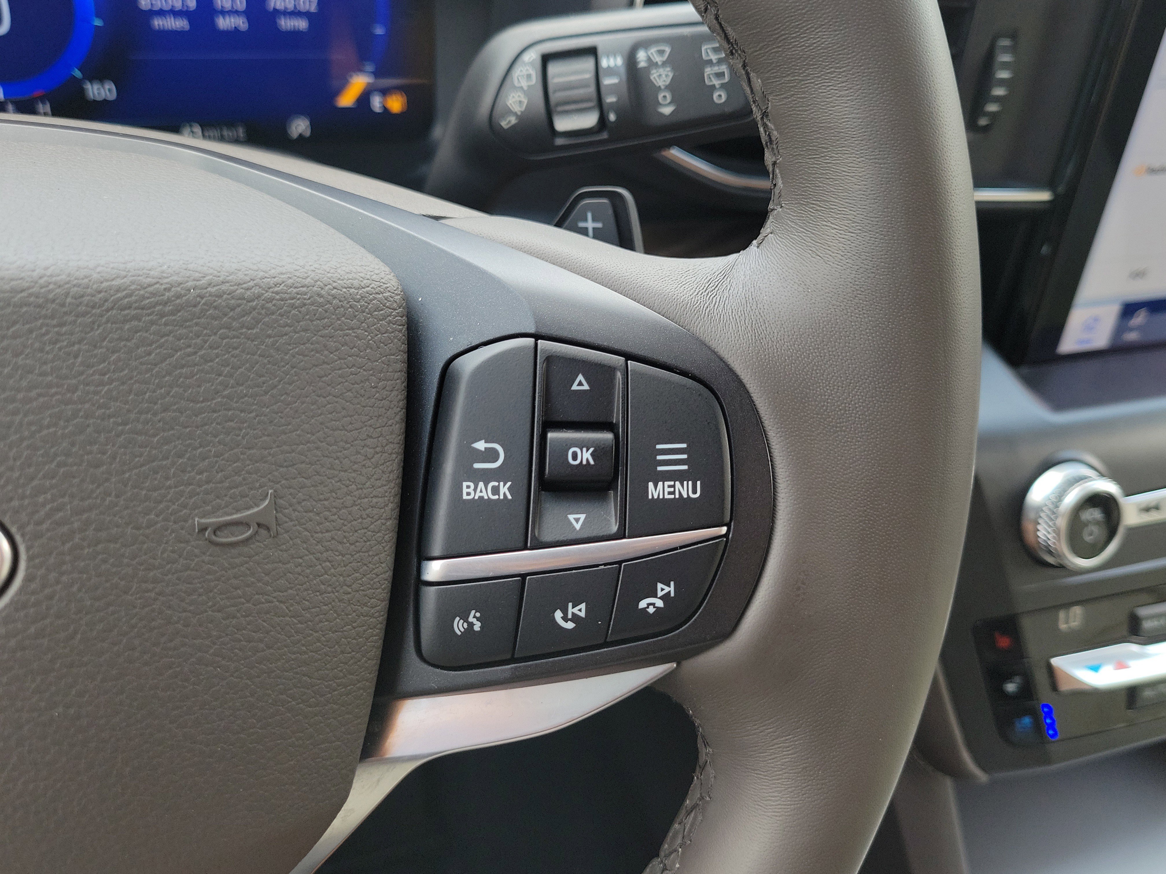 Used 2020 Ford Explorer Platinum w/ Premium Technology Package AWD/4WD image 26