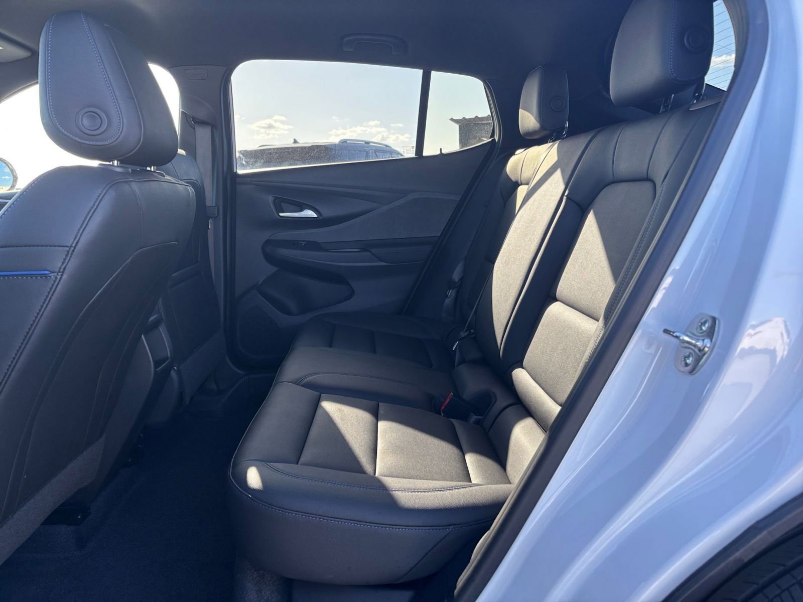 Used 2025 Buick Envista Sport Touring image 24