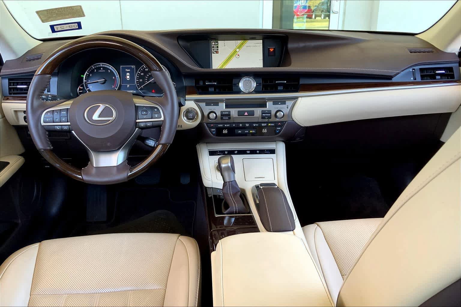 Used 2018 Lexus ES 350 w/ Luxury Package w/Wood Trim FWD image 16