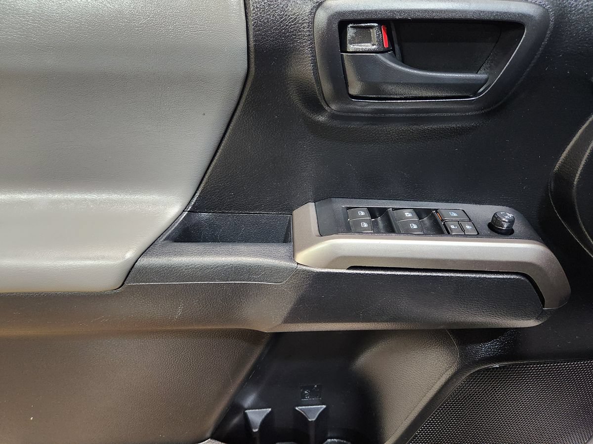 Used 2022 Toyota Tacoma SR5 RWD image 41