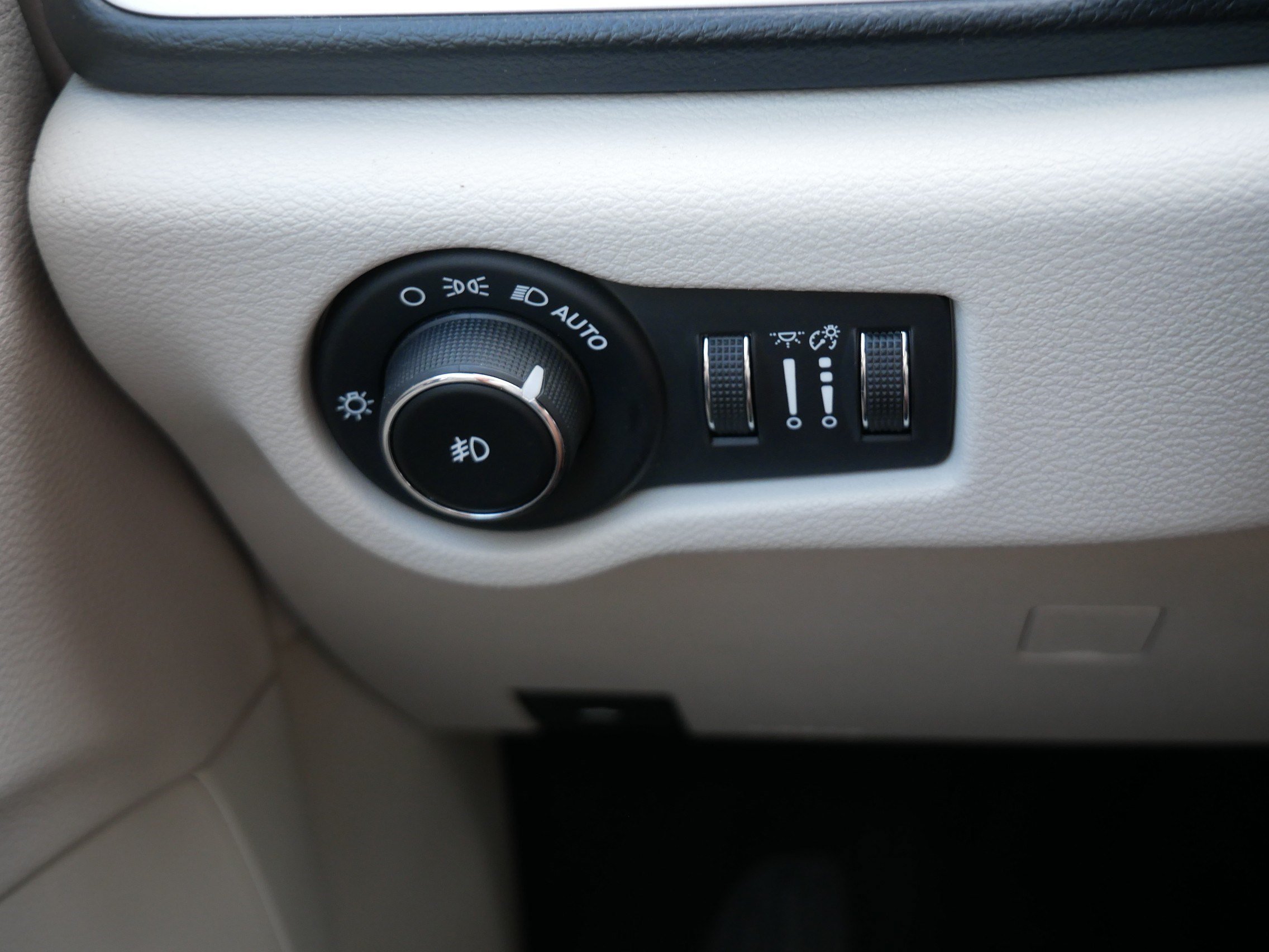 Used 2018 Chrysler Pacifica Touring Plus FWD image 27