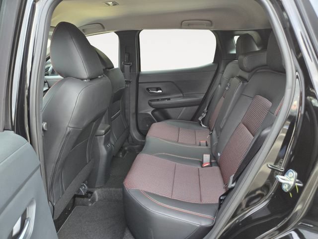 New 2026 Nissan Kicks SR w/ Cold Weather Package AWD/4WD image 12