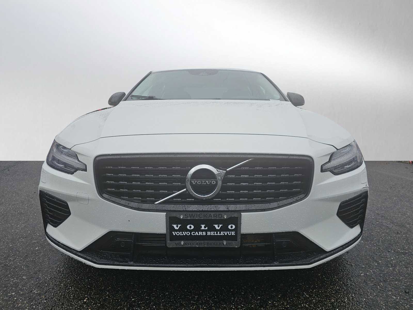 Certified 2022 Volvo S60 T8 R-Design Expression w/ Premium Package AWD/4WD image 9