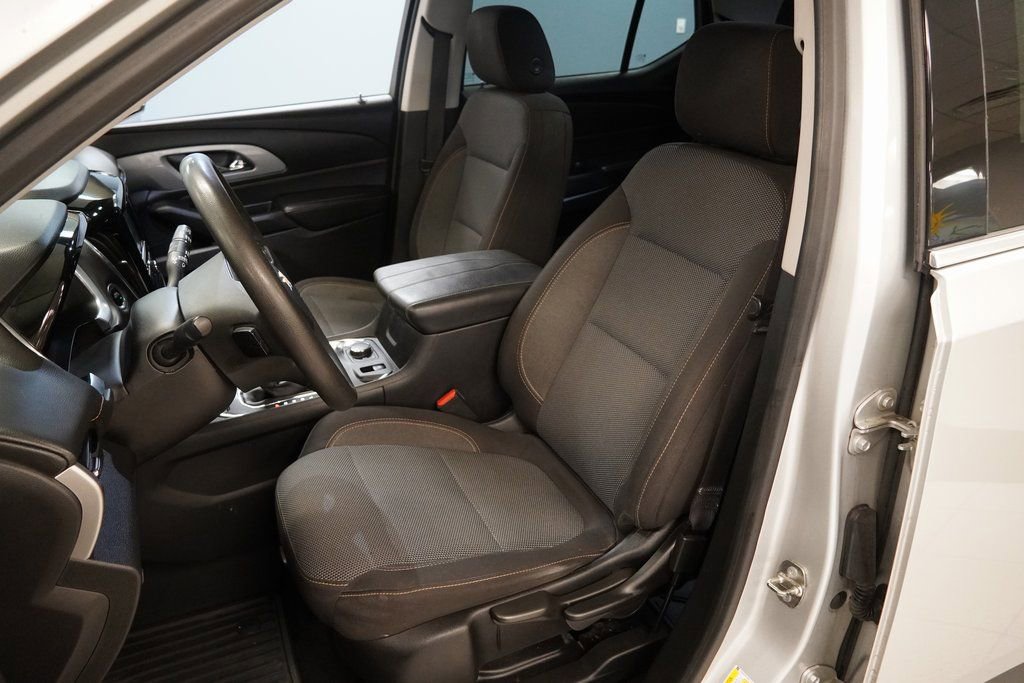 Used 2018 Chevrolet Traverse LS FWD image 3