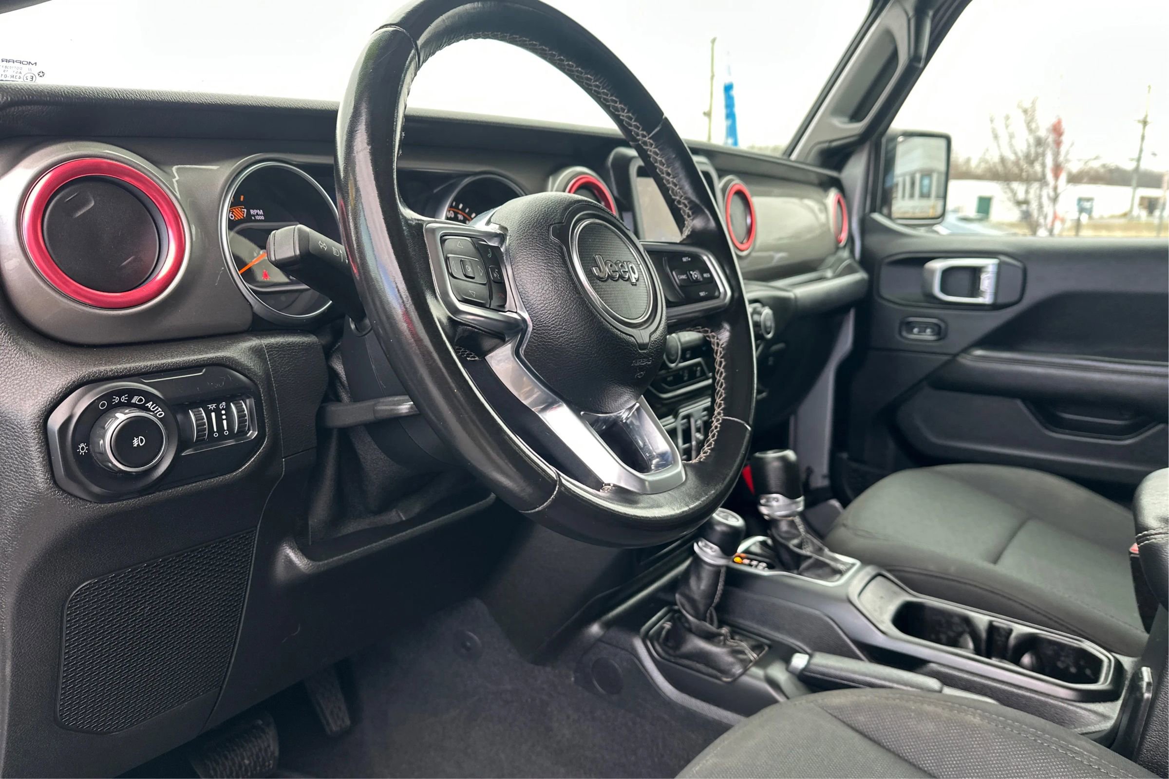 Used 2020 Jeep Wrangler Unlimited Sahara image 25