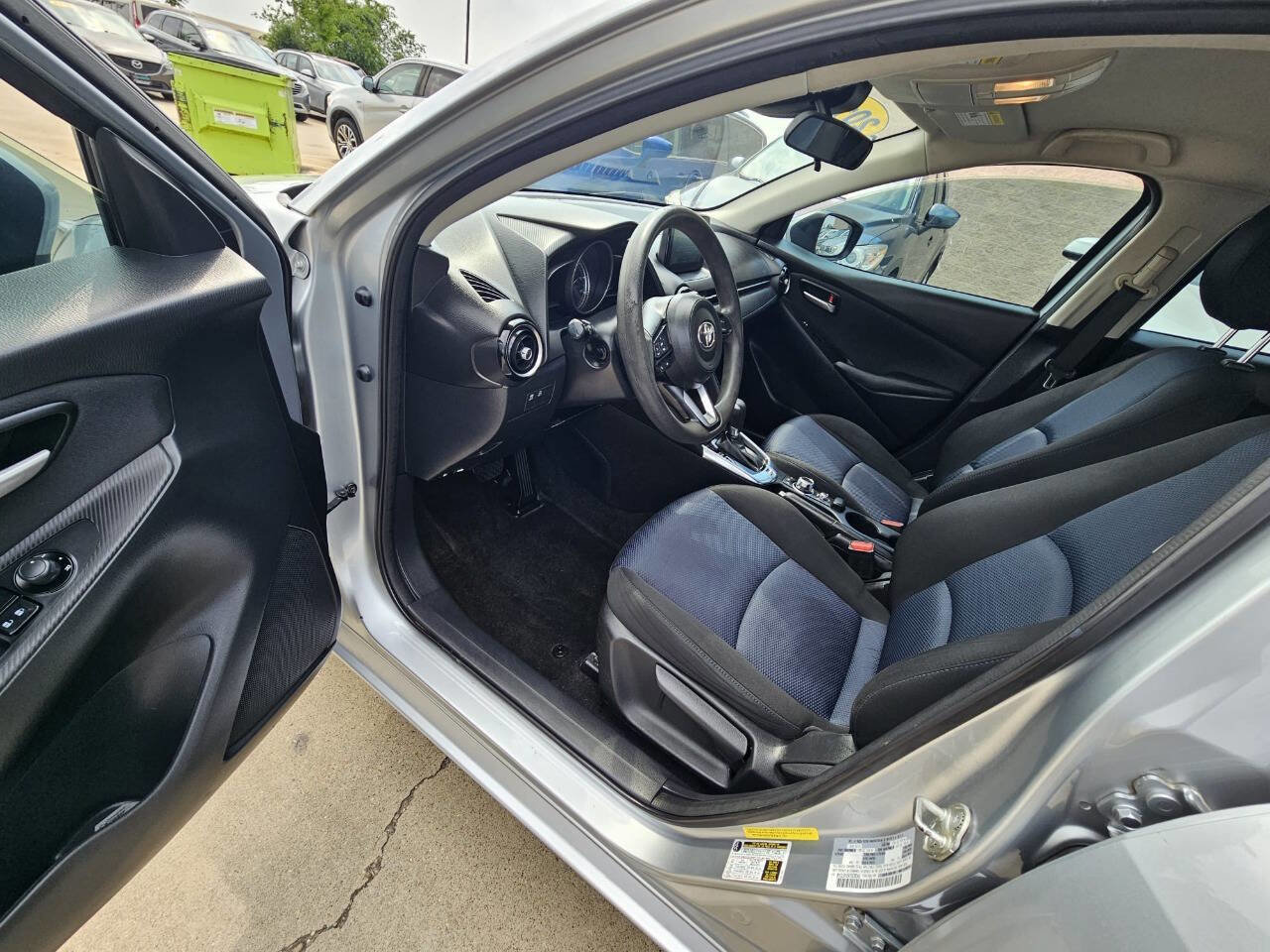 Used 2019 Toyota Yaris LE FWD image 8