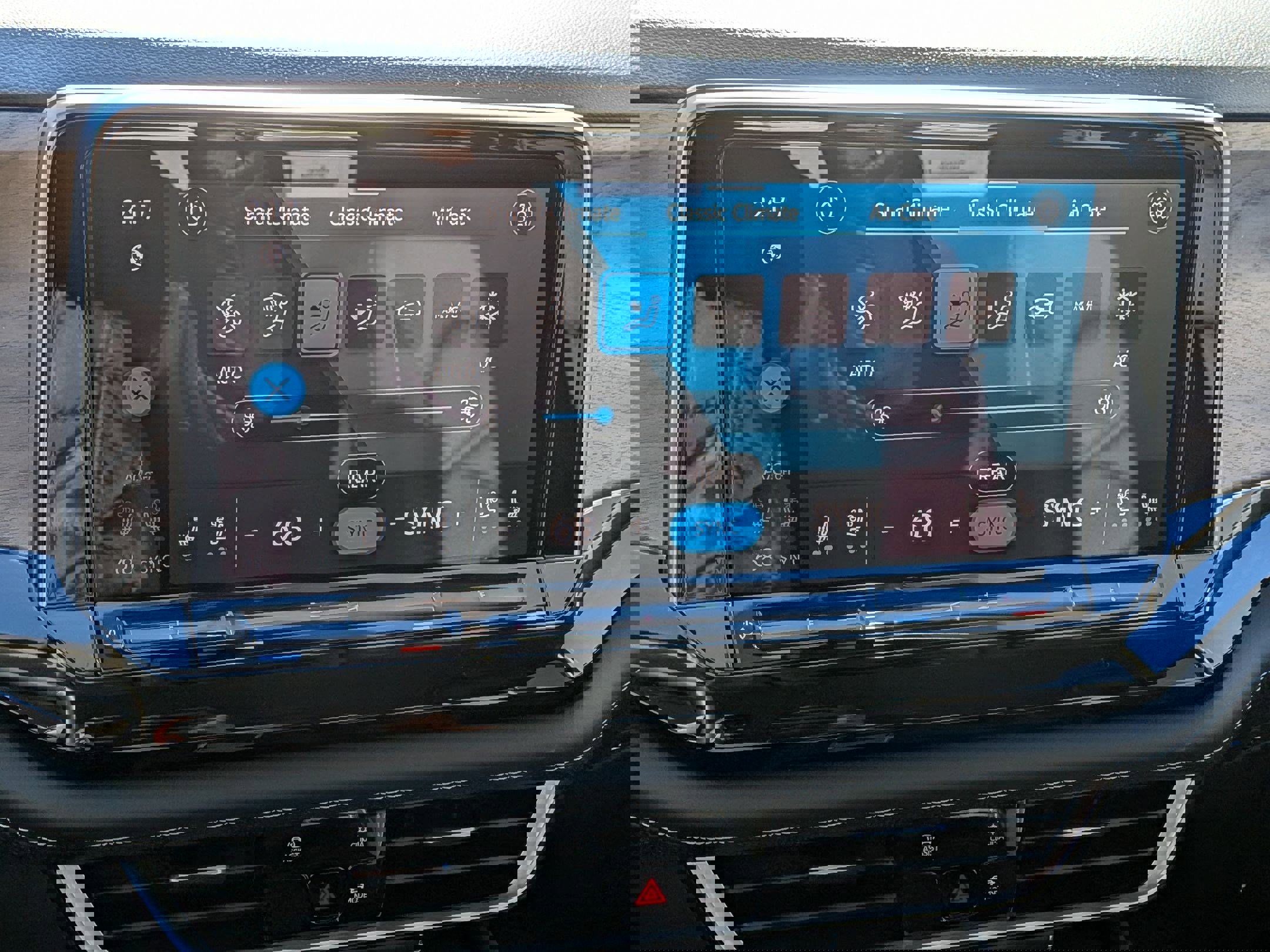 Used 2025 Volkswagen Atlas SE image 24