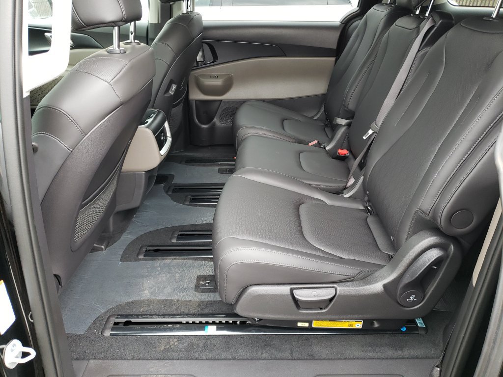 New 2026 Kia Carnival FWD image 22