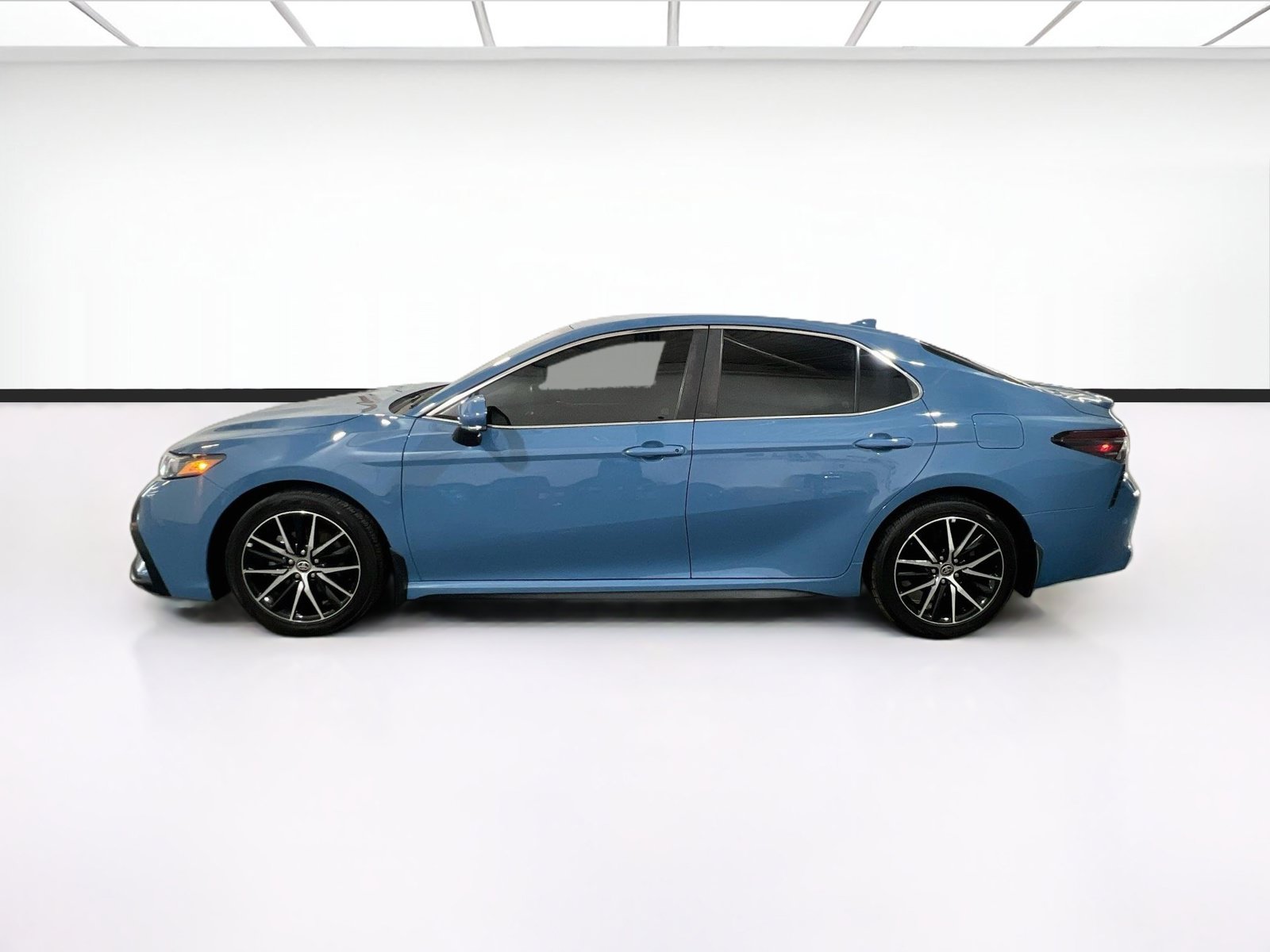 Used 2023 Toyota Camry SE w/ Convenience Package FWD image 21
