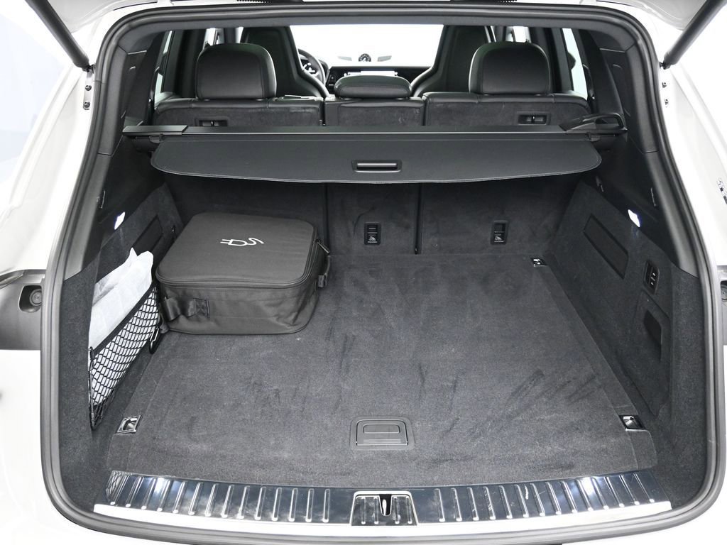 Certified 2025 Porsche Cayenne S image 26