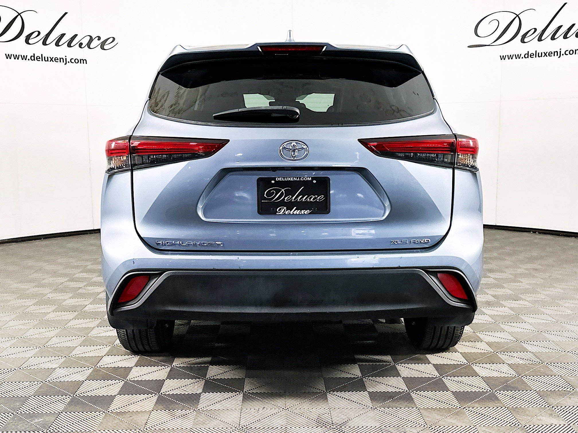 Used 2022 Toyota Highlander XLE AWD/4WD image 5
