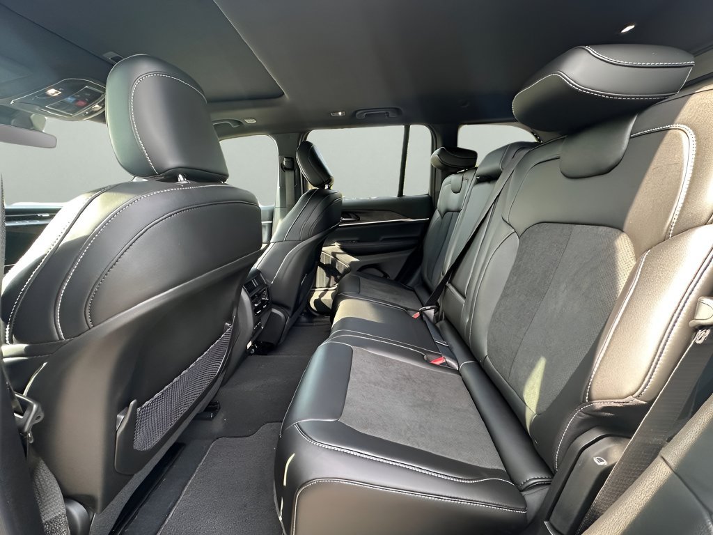 New 2026 Jeep Grand Cherokee Altitude AWD/4WD image 24