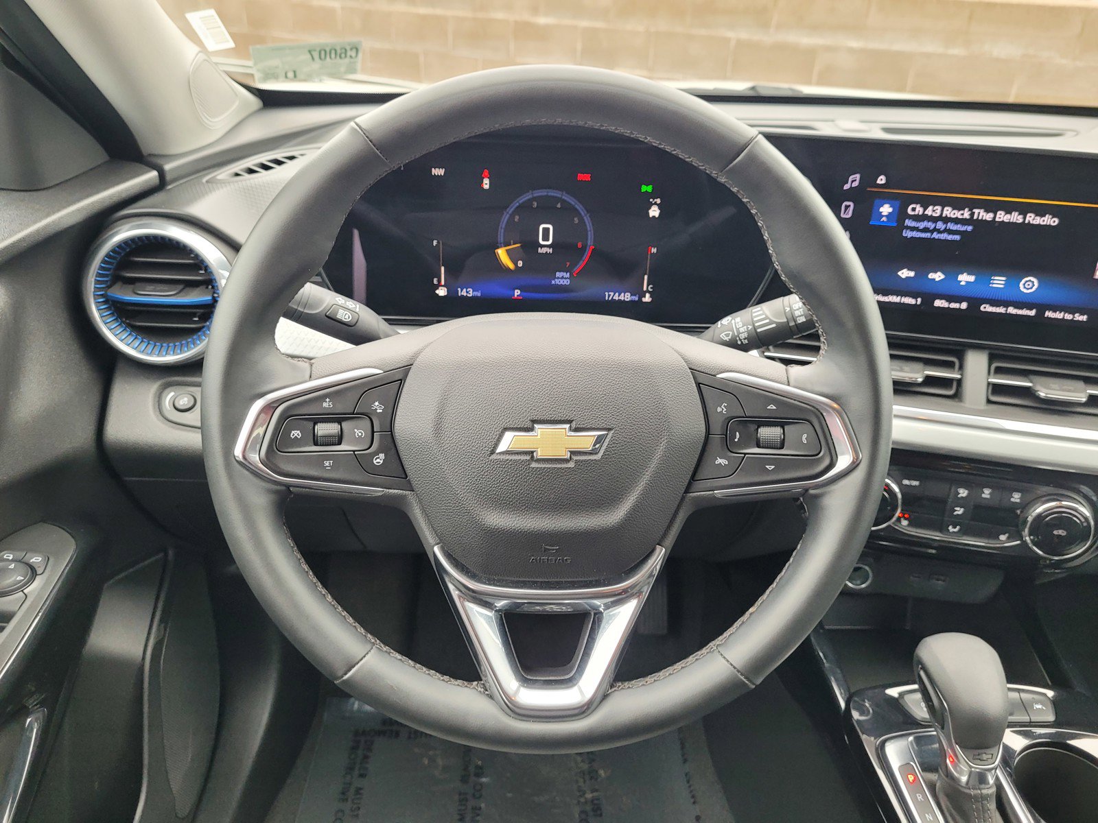 Used 2025 Chevrolet Trax LT w/ LT Convenience Package image 16