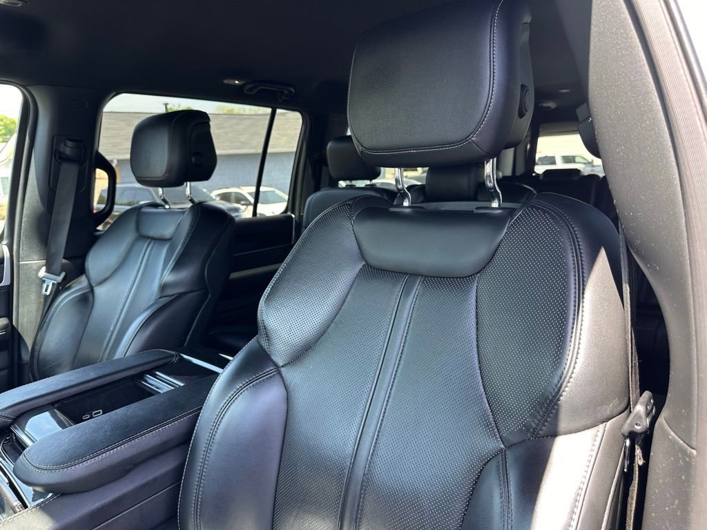 Used 2024 Jeep Wagoneer L 4WD image 15