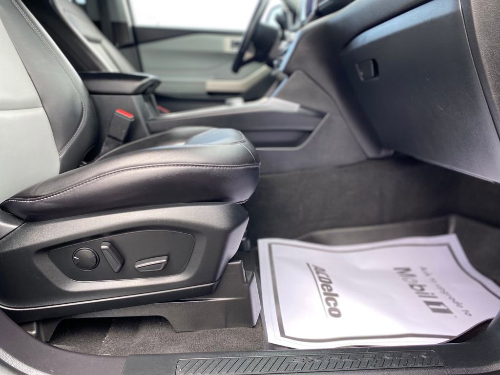 Used 2022 Ford Explorer XLT w/ Equipment Group 202A image 11