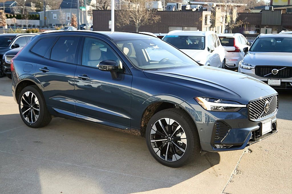 New 2026 Volvo XC60 B5 Plus w/ Climate Package image 4
