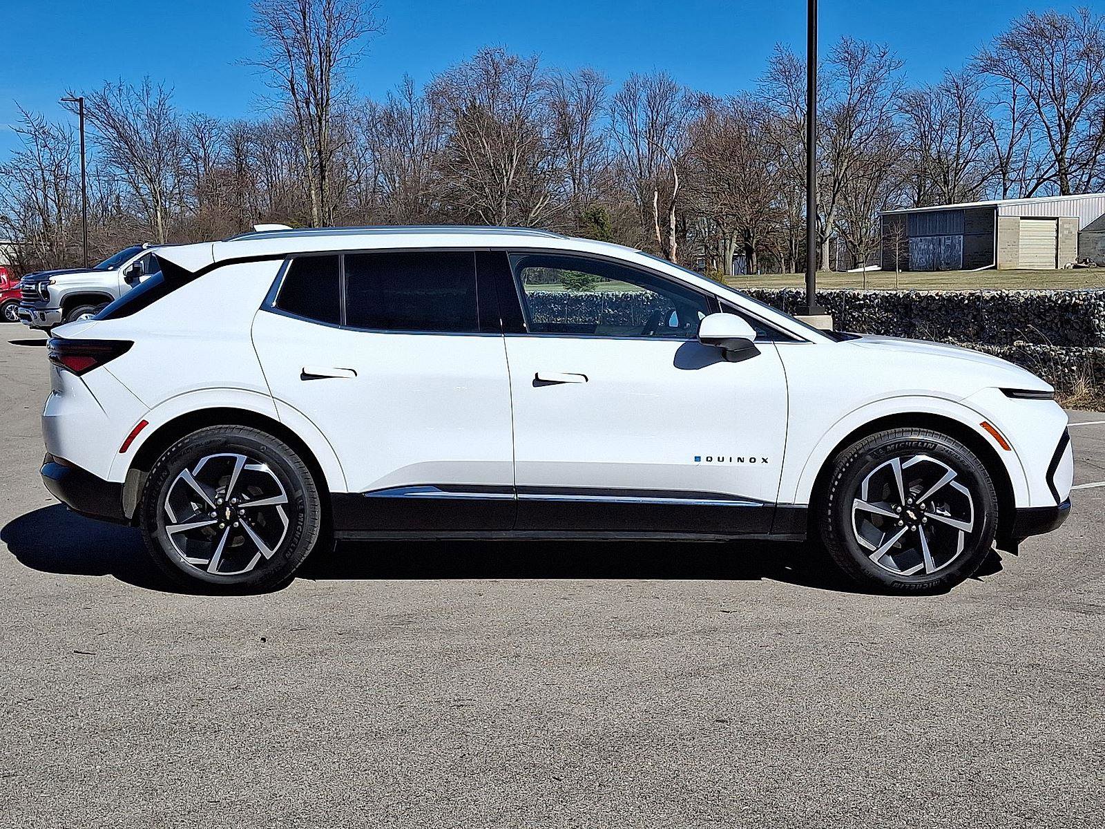 Used 2024 Chevrolet Equinox EV LT image 32
