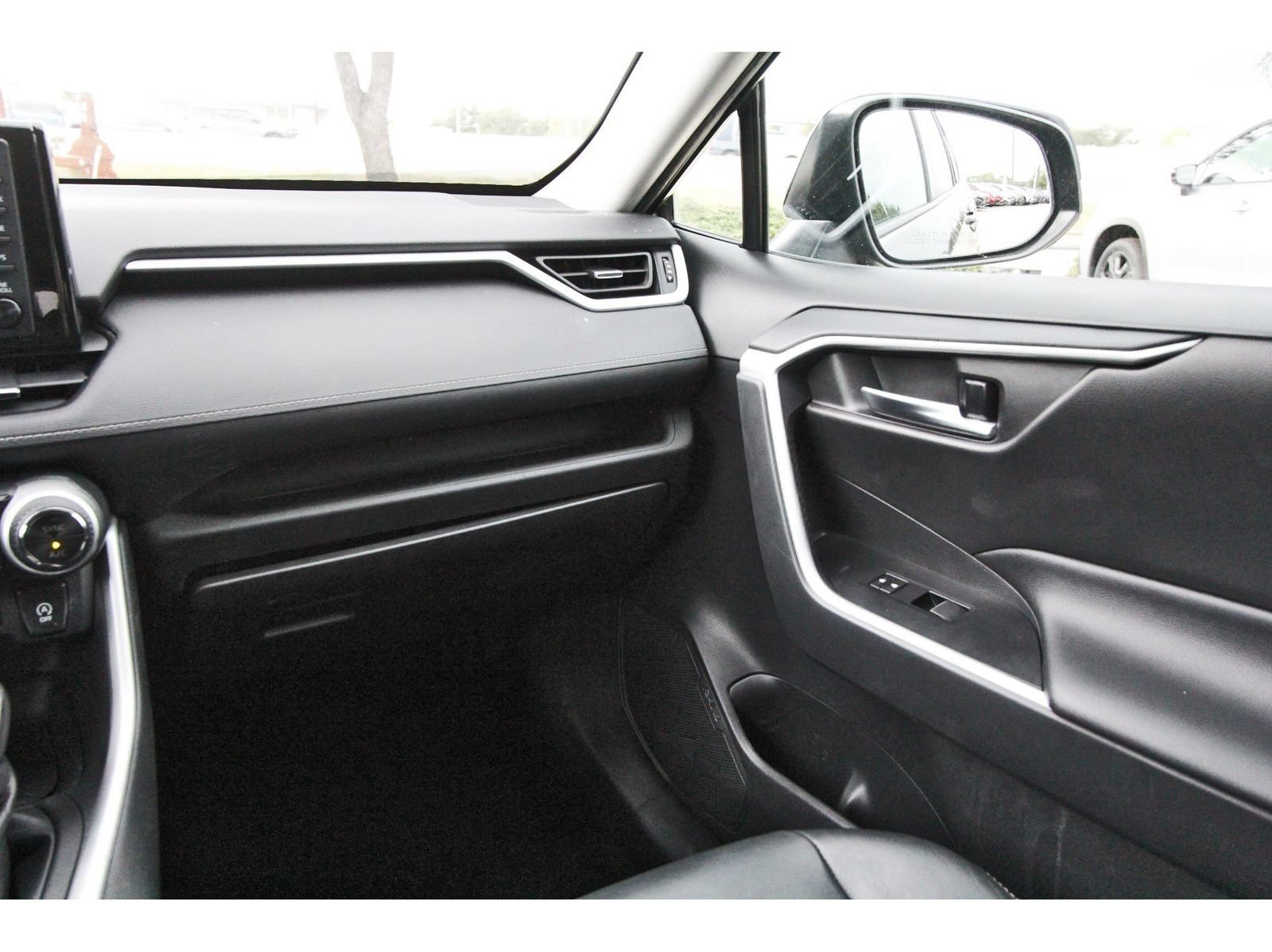 Used 2021 Toyota RAV4 XLE Premium FWD image 10