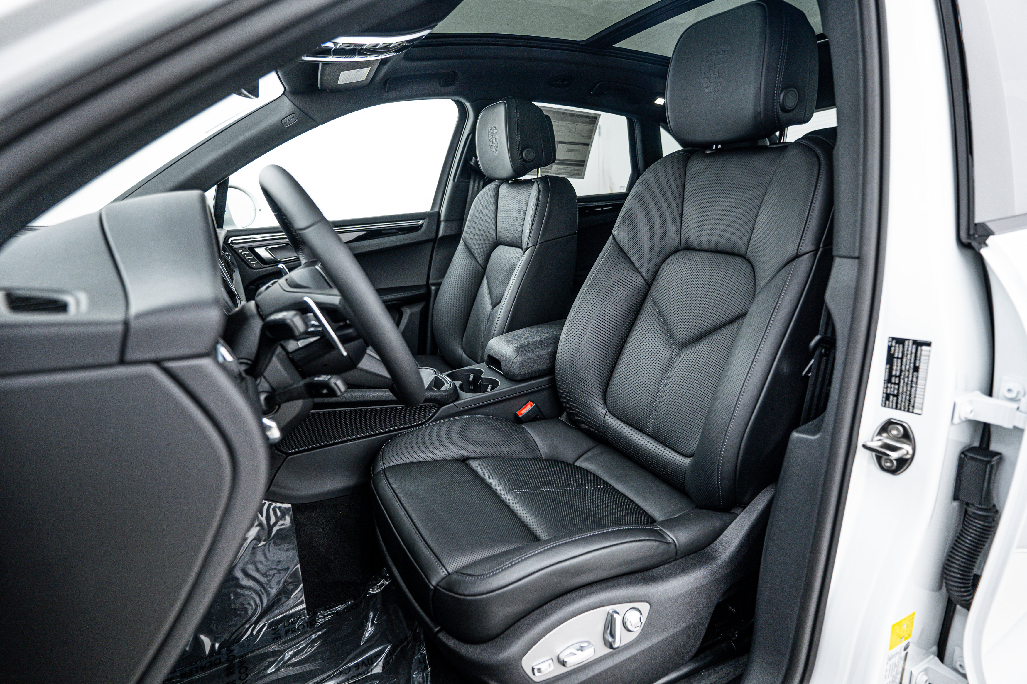 New 2025 Porsche Macan image 5