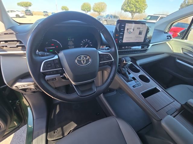 Used 2021 Toyota Sienna XLE image 17