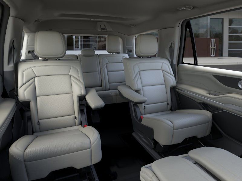 New 2026 Lincoln Navigator Premiere AWD/4WD image 11