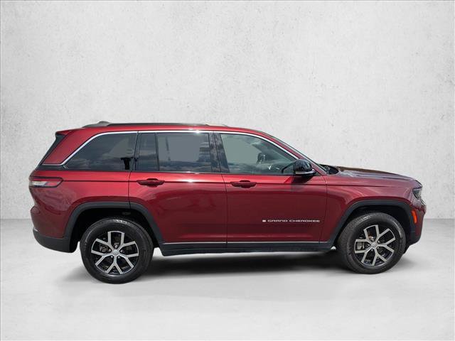 Used 2024 Jeep Grand Cherokee Limited AWD/4WD image 4