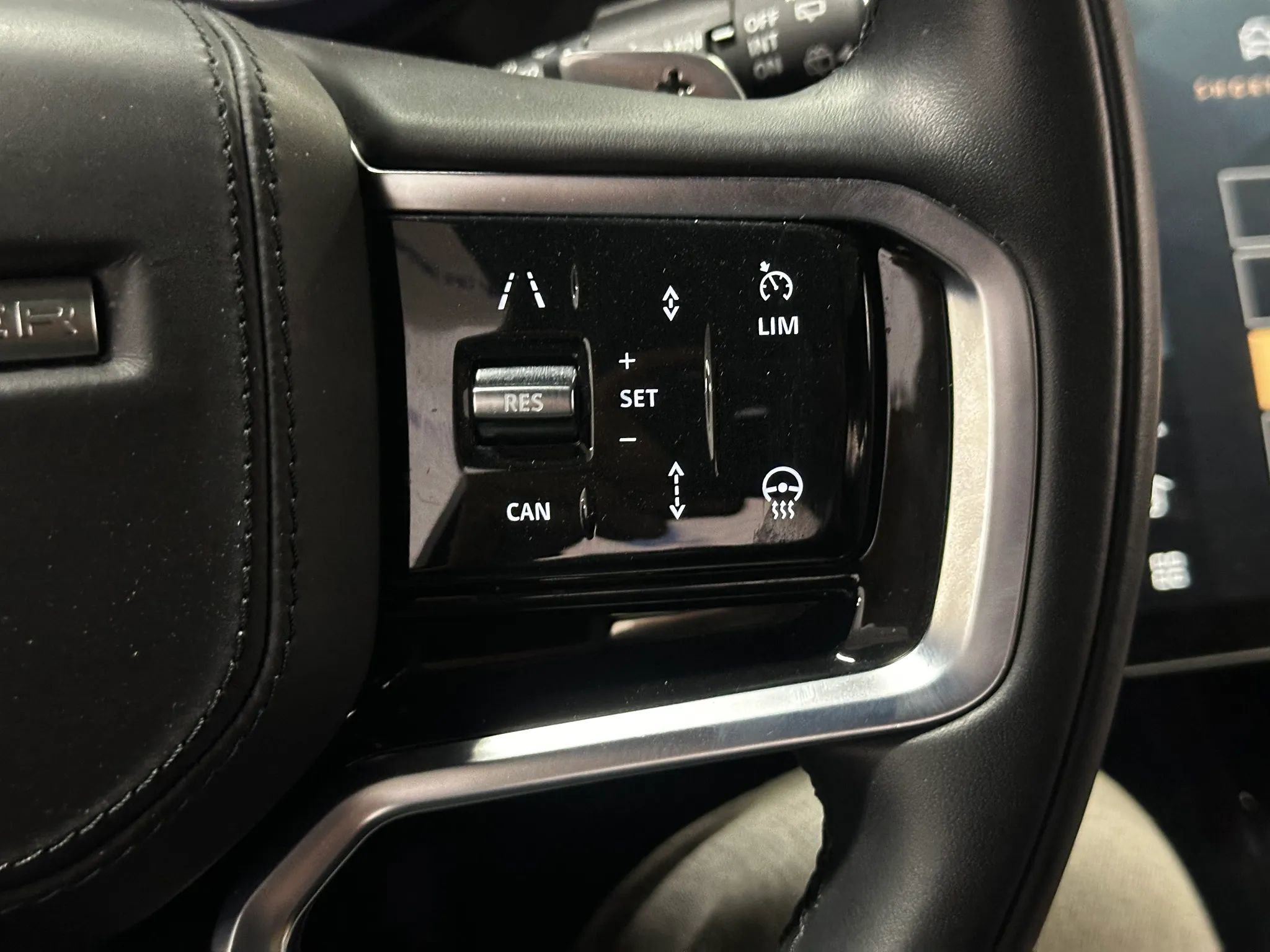 Used 2024 Land Rover Range Rover Sport SE image 33