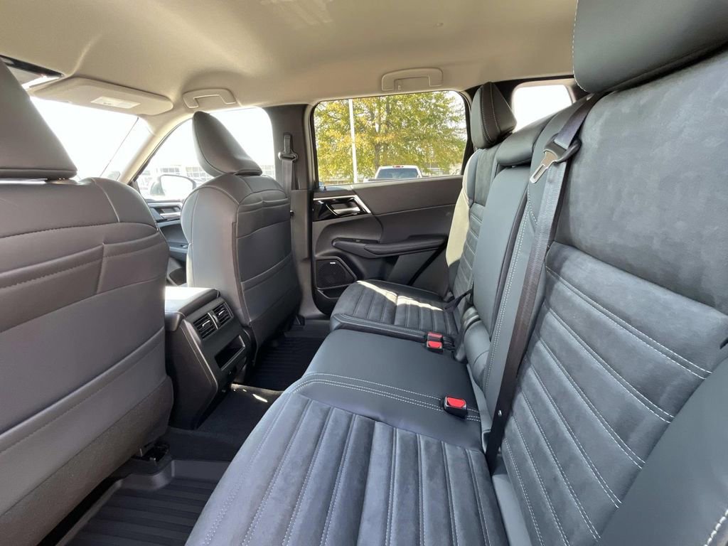 New 2026 Mitsubishi Outlander SE FWD image 11