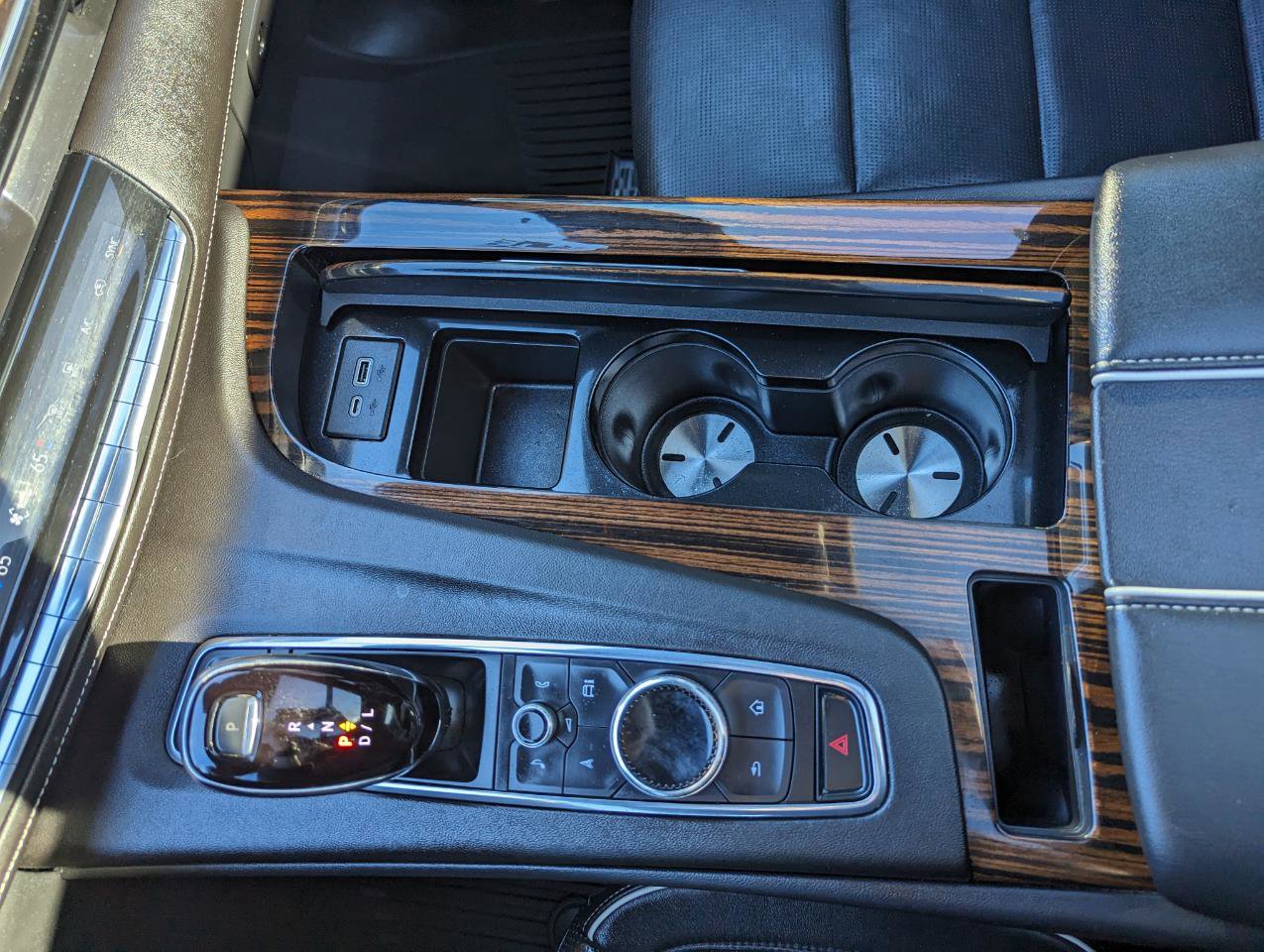 Used 2022 Cadillac Escalade Premium Luxury image 23