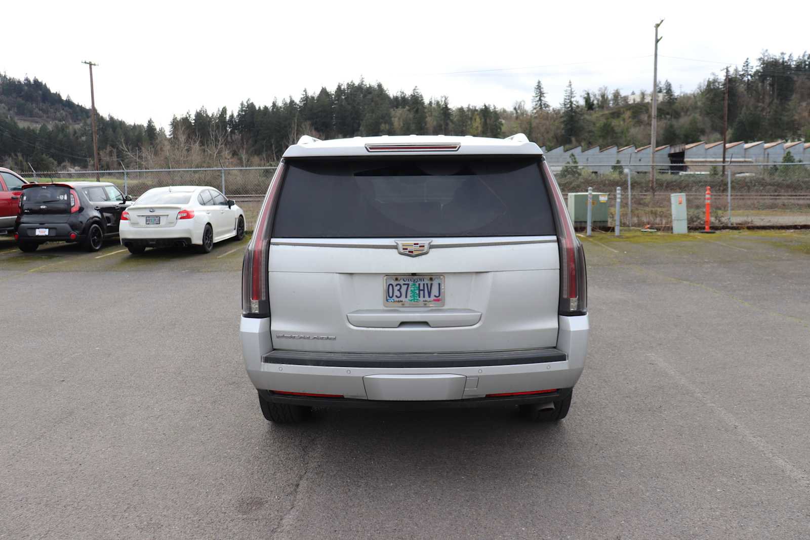 Used 2016 Cadillac Escalade Luxury image 6