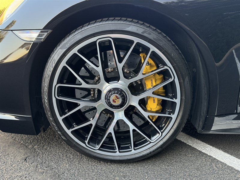 Used 2015 Porsche 911 Turbo S w/ High-end Infotainment Package AWD/4WD image 40