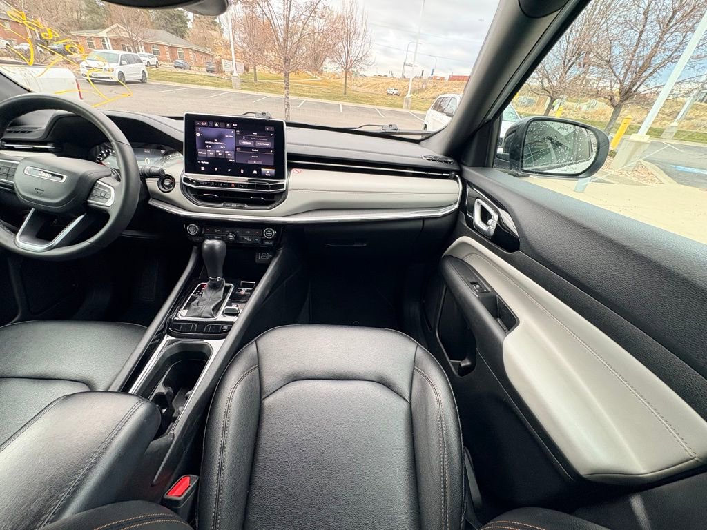 Used 2024 Jeep Compass Limited image 17